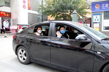 疫情无情妇幼同心----江油市妇计中心组建“爱心车队”接送医护人员