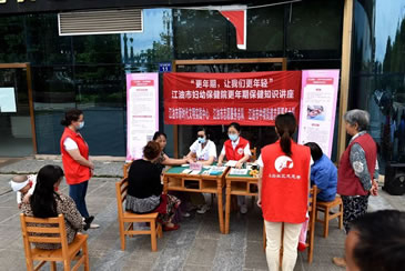 妇女保健科：开展送健康进社区进企业活动