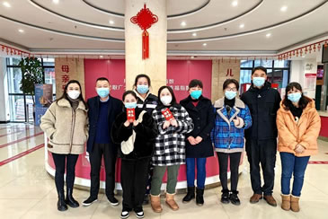 辞旧迎新 市妇幼保健院领导班子慰问一线医护人员