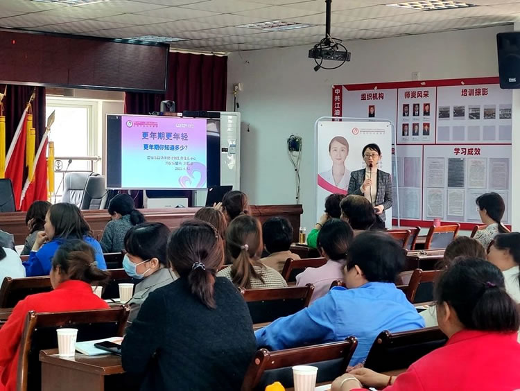 市妇幼保健院开展健康讲座义诊活动