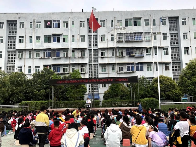 市妇幼保健院开展健康讲座义诊活动