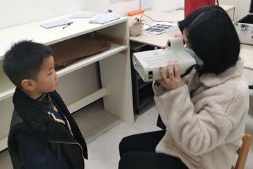 市妇幼保健院开展春季下乡视力筛查