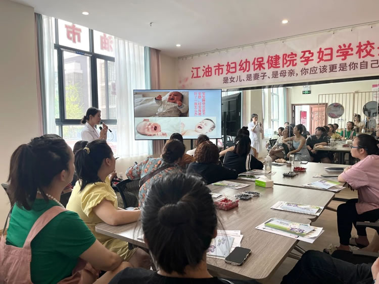 【孕妇学校】市妇幼保健院开展新生儿护理体验讲座活动