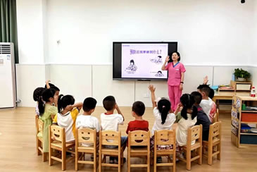 市妇幼保健院开展世界视力日宣传活动